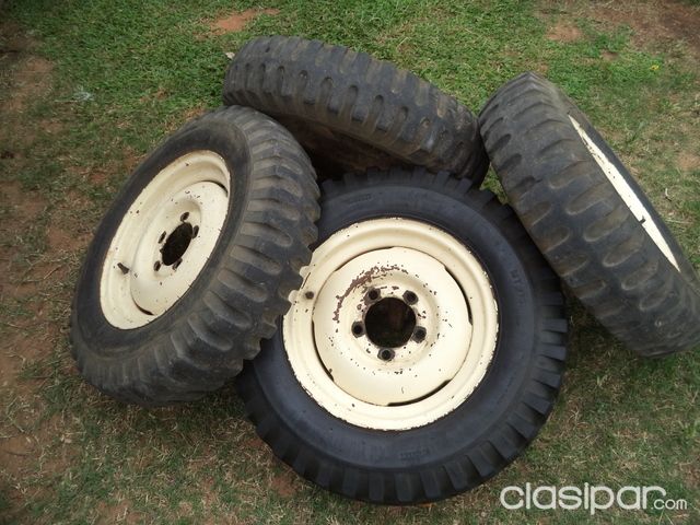 Vendo cuatro completas pirelli con llanta 5 agujero jeep Willys Clasipar.com en Paraguay