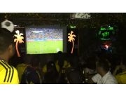 PARA LOS MEJORES PARTIDO DE FUTBOL ALQUILER DE PROYECTOR Y PANTALLA GIGANTE 1,50-1,70-2x2-3x3