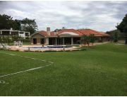 VENDO - Hermosa e imponente casa sobre el campo del Yacht y Golf Club