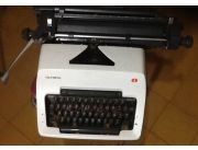 Viendo máquina de escribir Olympia en perfecto estado y con garantia