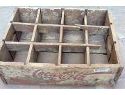 Vendo cajas antiguas de madera de coca cola y varios