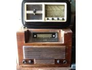 Vendo dos radios antiguas una Philco y la otra Geloso