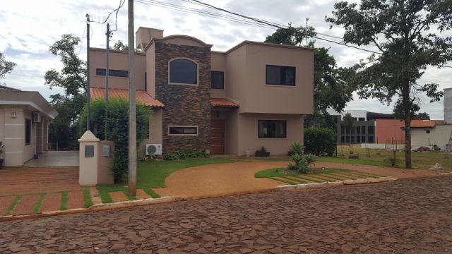 Casas - VENDO FINA RESIDENCIA TOTALMENTE AMOBLADA EN CONDOMINIO CERRADO TERRA NOVA KM 8 CDE