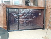 Cortinas plásticas transparentes con bordes en color y en lona pvc