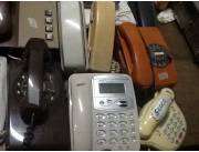 Gran variedad de teléfonos a disco y celulares antiguos a la venta