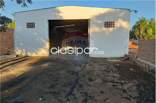 TERRENO AMPLIO CON TINGLADO CONSTRUIDO CON INTERESANTE UBICACIÓN | Clasipar Locales / Oficinas / Salones - TERRENO AMPLIO CON TINGLADO CONSTRUIDO CON INTERESANTE UBICACIÓN