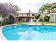 VENDO Hermosa residencia sobre avenida Molas Lopez 580,000 USD