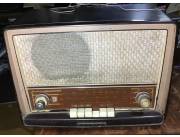 Vendo radio funcionando Philips antigua