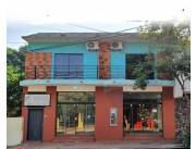 En San Lorenzo hermosa vivienda con salones comerciales u oficinas en céntrica ubicación