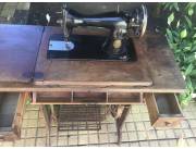 Vendo máquina de coser a pedal singer a reparar o para decoración