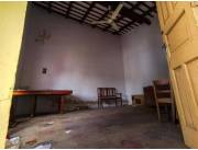 Vendo Casa de 3 dormitorios a demoler o refaccionar zona Colegio Cristo Rey de Asuncion