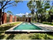 LAGO AZUL – SANBER: MARAVILLOSA RESIDENCIA, 900M2, 3 SUITES, QUINCHO, PARRILLA, PISCINA.