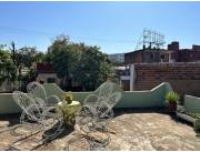 Se ofrece EN VENTA atractiva propiedad ubicada en esquina en la ciudad de Encarnación.