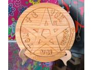 Pentagrama tallado en madera