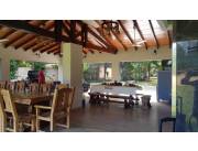 Impresionante casa quinta en Costa Sosa Luque con quincho, cancha y amplio estacionamiento