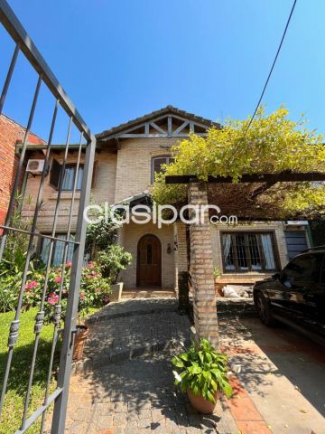Residencias / Mansiones - Hermosa casa en Barrio Mburucuya
