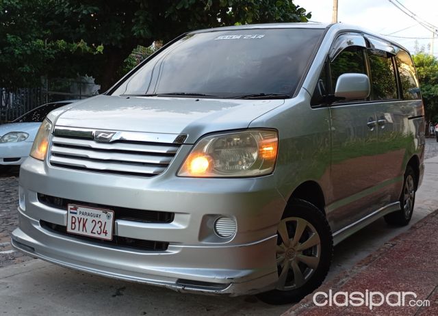 Intercambios de Autos - VENDO TOYOTA NOAH AÑO 2003 MOTOR 2.0 4X2 DOBLE AIRE INTERIOR NEGRO LISTO PARA CIRCULAR