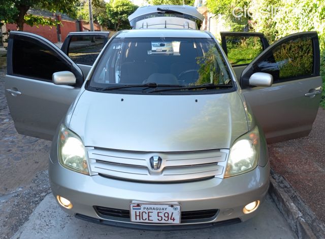 Intercambios de Autos - VENDO TOYOTA IST AÑO 2002 MOTOR 1.5 AUTOM AIRE FULL INTERIOR NEGRO LUZ DE XENÓN LLANTAS DE