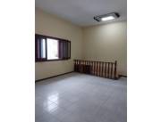 Alq. casa de 6 ambientes, para oficinas, centro Asu Alq. casa de 6 ambientes, para oficinas, centro Asu