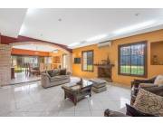 VENDO AMPLIA CASA CON PISCINA EN LAMBARÉ!! VENDO AMPLIA CASA CON PISCINA EN LAMBARÉ!!