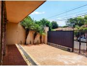 A la venta casa con piscina - Fernando de la Mora Zona Sur A la venta casa con piscina - Fernando de la Mora Zona Sur