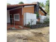 Vendo terreno en esquina con construcción de 771 m2 en el barrio mariscal lopez Vendo terreno en esquina con construcción de 771 m2 en el barrio mariscal lopez