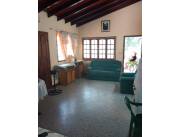 Vendo Coqueta casa en Esquina Fdo. de la Mora Zona Sur Vendo Coqueta casa en Esquina Fdo. de la Mora Zona Sur