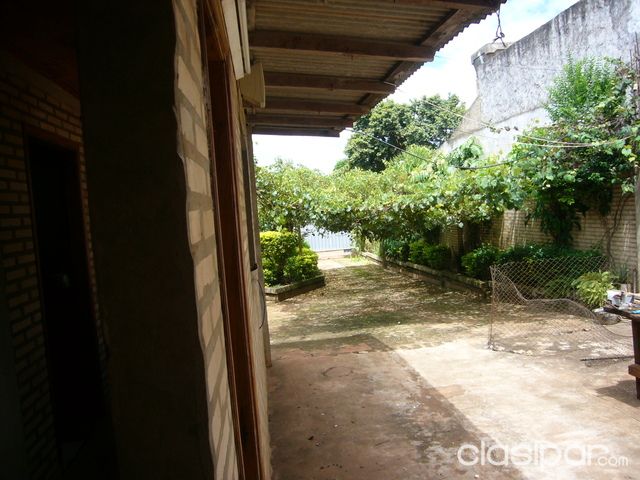 VENDO CASA EN BARRIO SAN ISIDRO-CDE A UNA CUADRA DE AVDA. SAN JOSE — foto 3