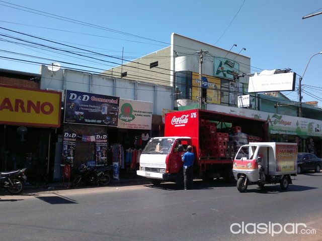 EXCELENTE OPORTUNIDAD EN LA MEJOR ZONA COMERCIAL DE SAN LORENZO - 3 SALONES COMERCIALES Y VIVIENDA — foto 2