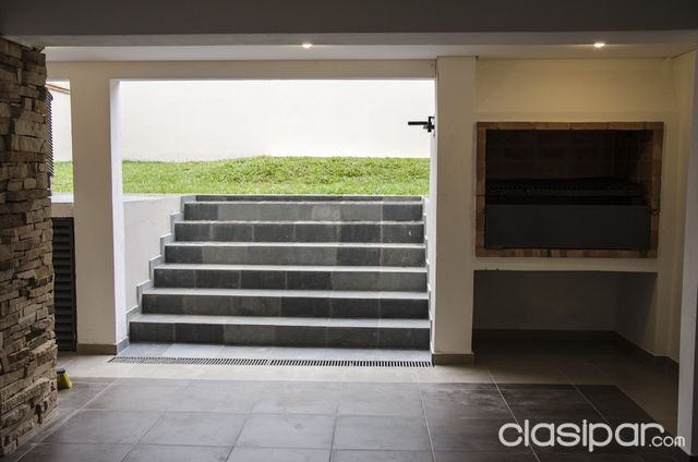 VENDO DUPLEX AMPLIO Y TERMINACION DE LUJO EN BARRIO MCAL. ESTIGARRIBIA — foto 3