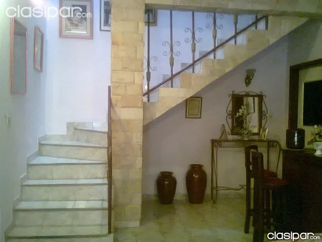VENDO AMPLIA CASA EN ZONA COMERCIAL..! NEGOCIABLERECIBO TERRENO ZONA CDE — foto 3