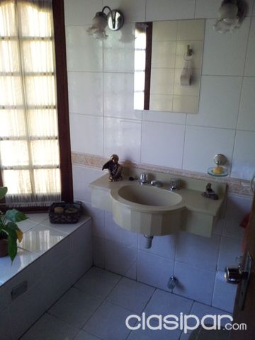 Residencia con 3 habitaciones – Sobre Medicos Del Chaco – SALIDA DE CALLE A CALLE — foto 3