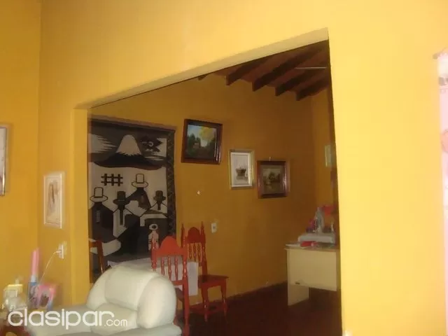 VENDO CASA Ubicada en barrio céntrico de Luque, detrás del Sportivo Luqueño (UNA CUADRA Y MEDIA) — foto 2