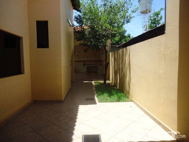 CENTRO INMOBILIARIA!!!! VENDE HERMOSA CASA UBICADO EN EL KM4 Bº CHE LA REINA!!!!! — foto 3