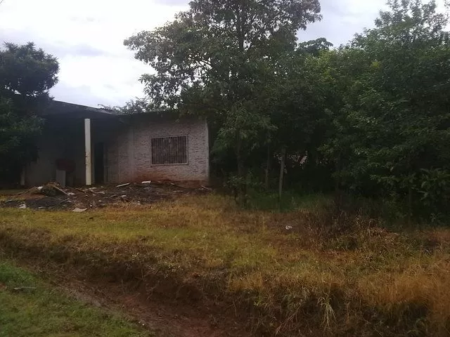 CIUDAD DEL ESTE KM5 LA BLANCA A 1 CUADRA DOBLE AVENIDA CASA.CON LOSA PARA 3 PISOS — foto 2