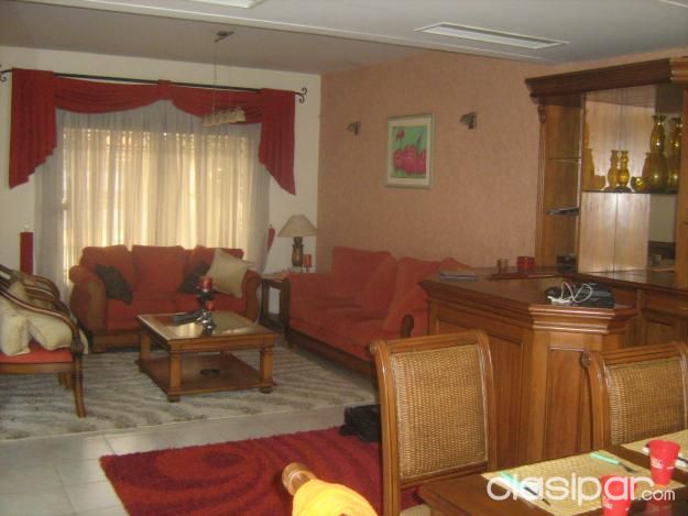 DPTO EN PLANTA BAJA TOTALMENTE AMOBLADO EN CONDOMINIO CERRADO ZONA COLEGIO GOHETE — foto 2