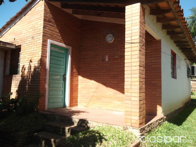 VENDO HERMOSA CASA EN CAACUPE A 40 METROS DE LA JUNTA DEPRTAMENTAL Y A UNA CUADRA DE LA RUTA CAMINO A TOBATI! — foto 2