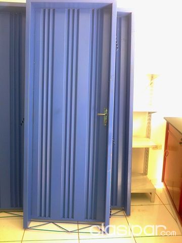 VENDO PUERTA METALICA CON BALANCÍN — foto 3