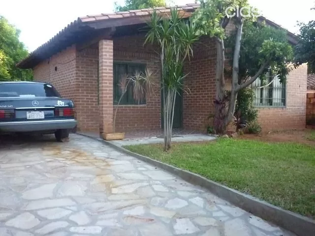 RECIBO TOYOTA COMO PARTE DE PAGO POR ESTA HERMOSA RESIDENCIA TIPO CHALET EN VILLA ELISA. — foto 3