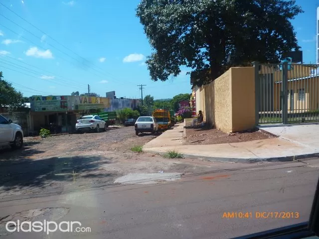 EN CIUDAD DEL ESTE, BARRIO SAN MIGUEL, ZONA MERCADO DE ABASTO — foto 3