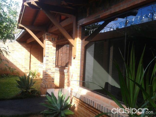 VENDO CASA CON HERMOSO PATIO EN HERRERA — foto 3