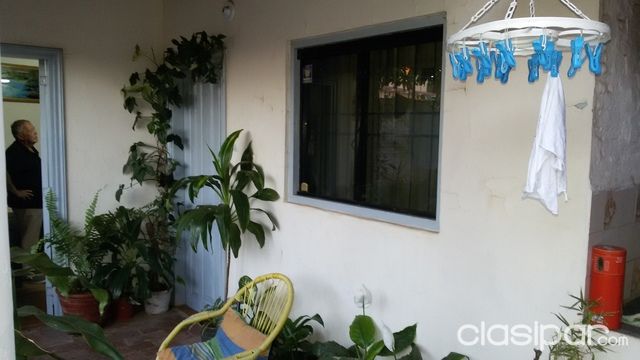 VENDO CASA EN LUQUE 4° BARRIO. ZONA RESTAURANT SAZON — foto 2