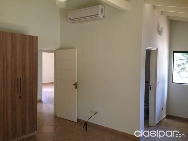 OFERTA HERMOSA CASA A ESTRENAR, SOBRE LA AVDA. FELIX BOGADO, ENTREGA DEL 50% Y 60 CUOTAS SIN INTERESES!! — foto 3