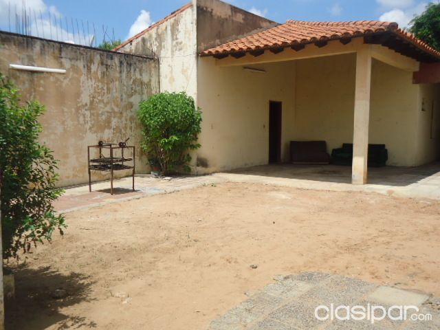 VENDO RESIDENCIA EN ATRACTIVA ZONA COMERCIAL!! — foto 2