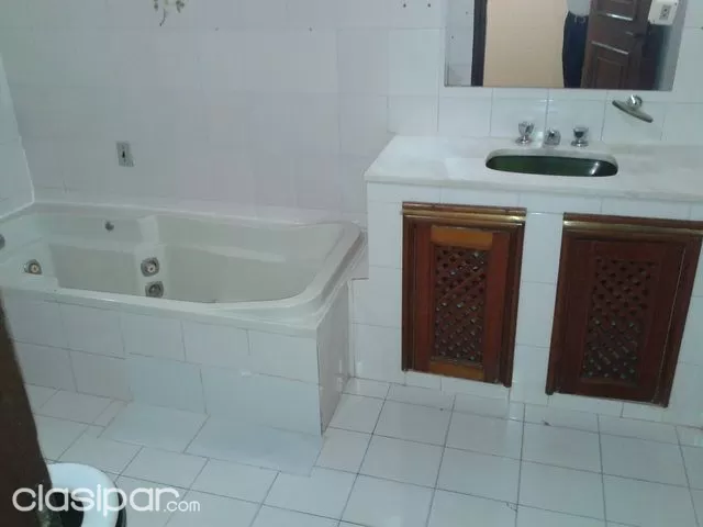 ATENCION INVERSIONISTAS, EMPRESAS! RESIDENCIA CENTRICA SOBRE DOBLE AVENIDA — foto 3