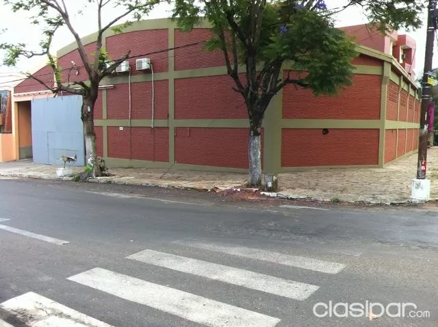 DEPOSITO sobre LAS PERLAS en esquina. Terreno de (834.79m2). Construido 950m2. — foto 2