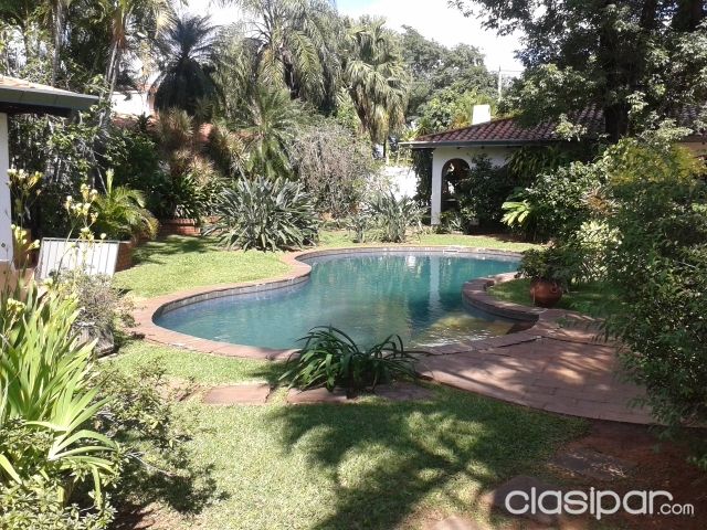 Vendo casa en Barrio Miraflores – 1.769 m2 de terreno – 600 m2 construídos — foto 2