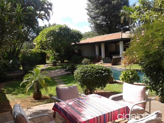 Vendo casa en Barrio Miraflores – 1.769 m2 de terreno – 600 m2 construídos — foto 3