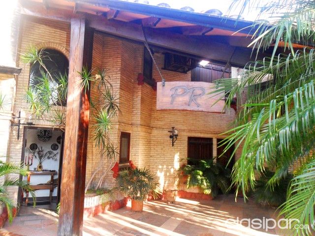 HERMOSA RESIDENCIA A 1 CUADRA DE MCAL. LÓPEZ. — foto 2