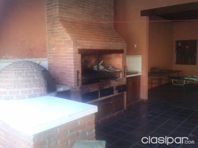 SE VENDE CASA A MEDIA CUADRA DE LA AVENIDA MARISCAL LOPEZ — foto 2